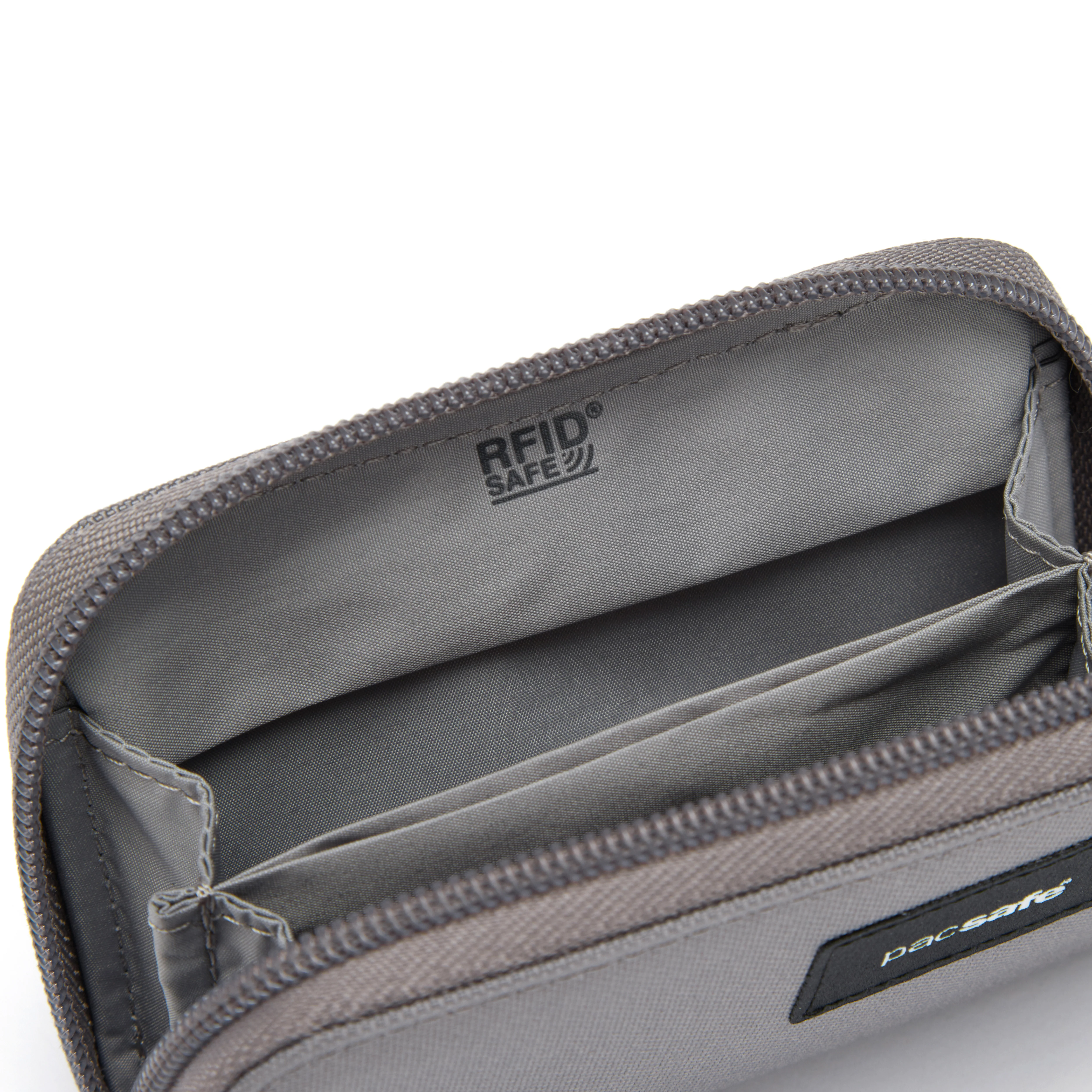 Pacsafe® RFIDsafe™ RFID blocking card wallet - Image 10