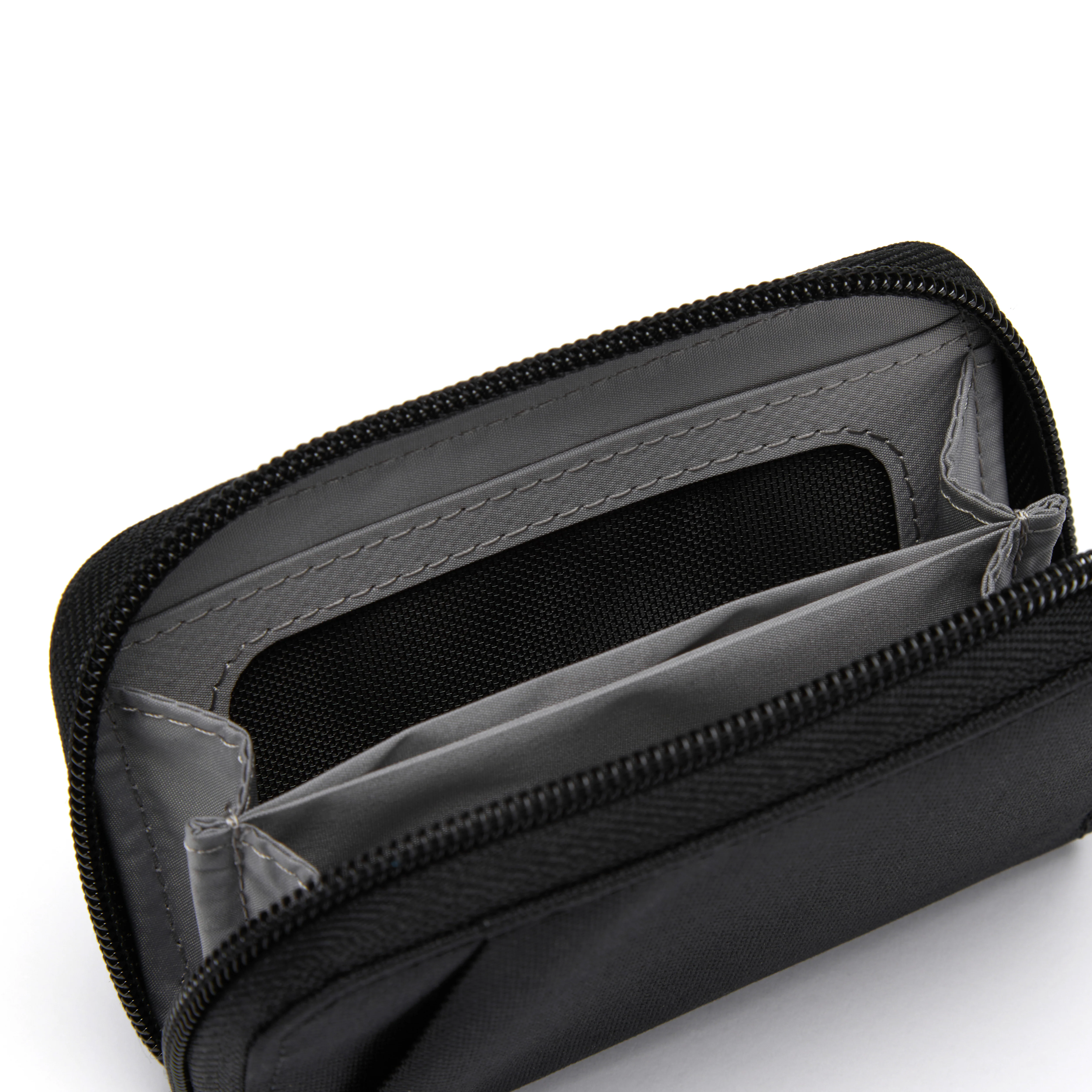 Pacsafe® RFIDsafe™ RFID blocking card wallet - Image 19