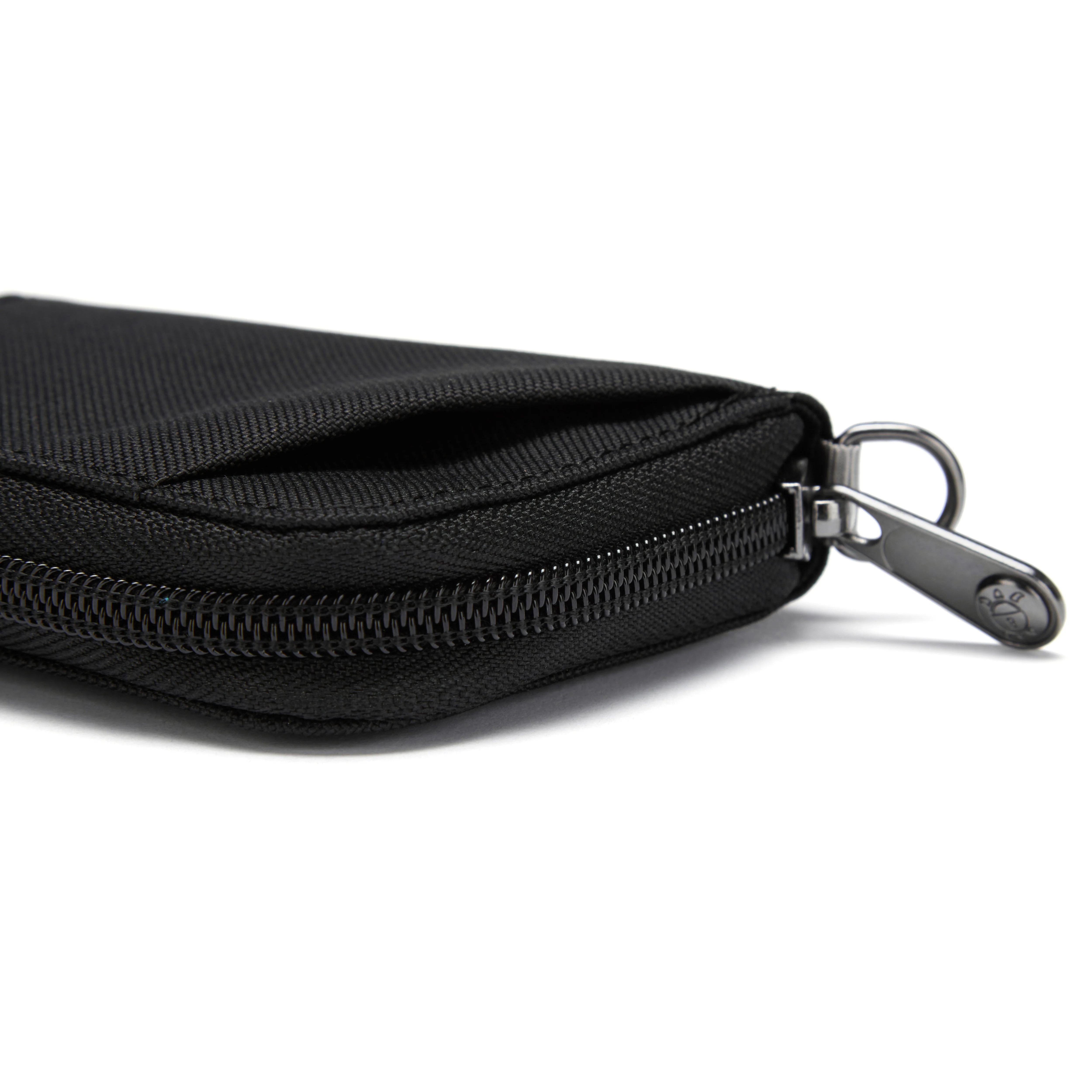 Pacsafe® RFIDsafe™ RFID blocking card wallet - Image 21