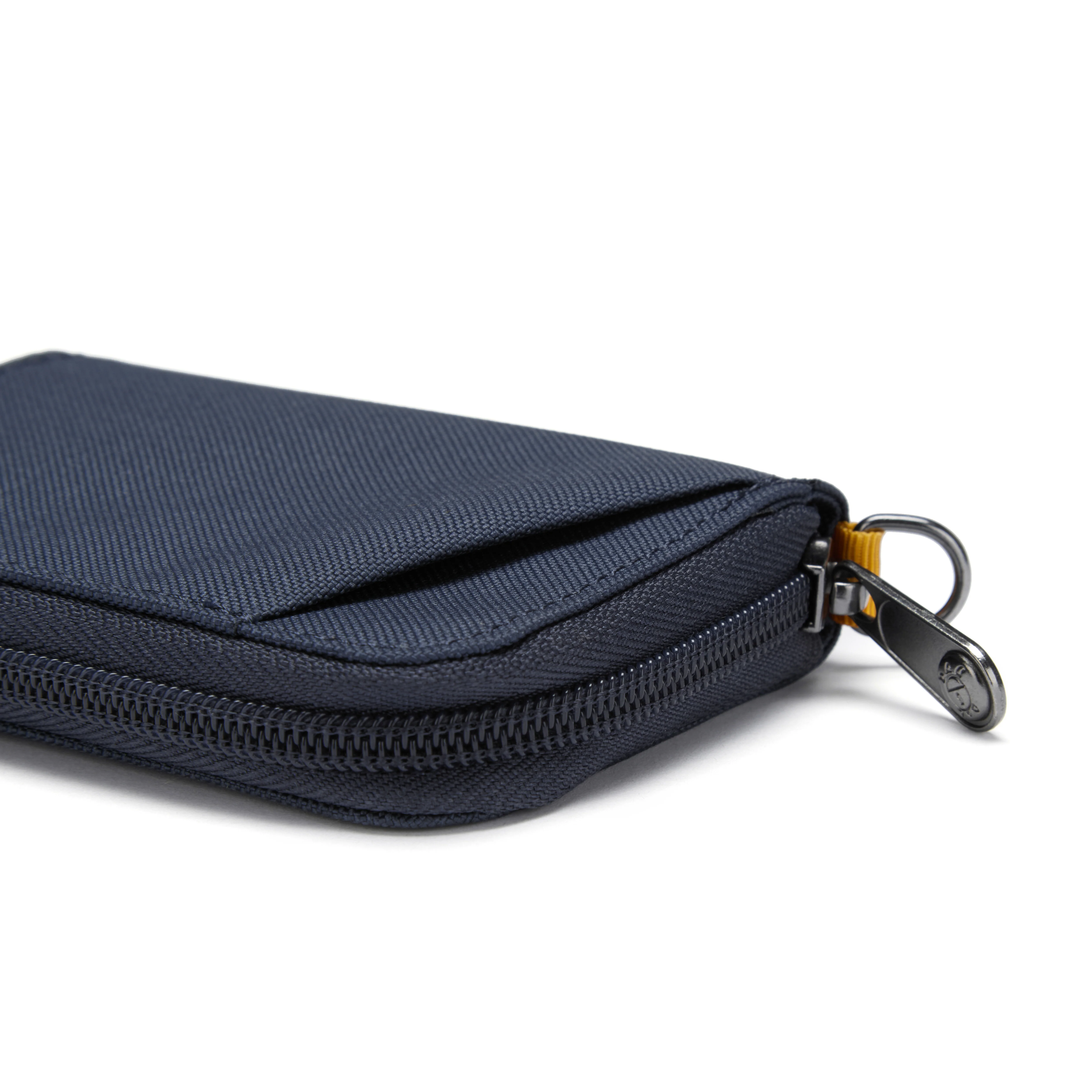 Pacsafe® RFIDsafe™ RFID blocking card wallet - Image 31