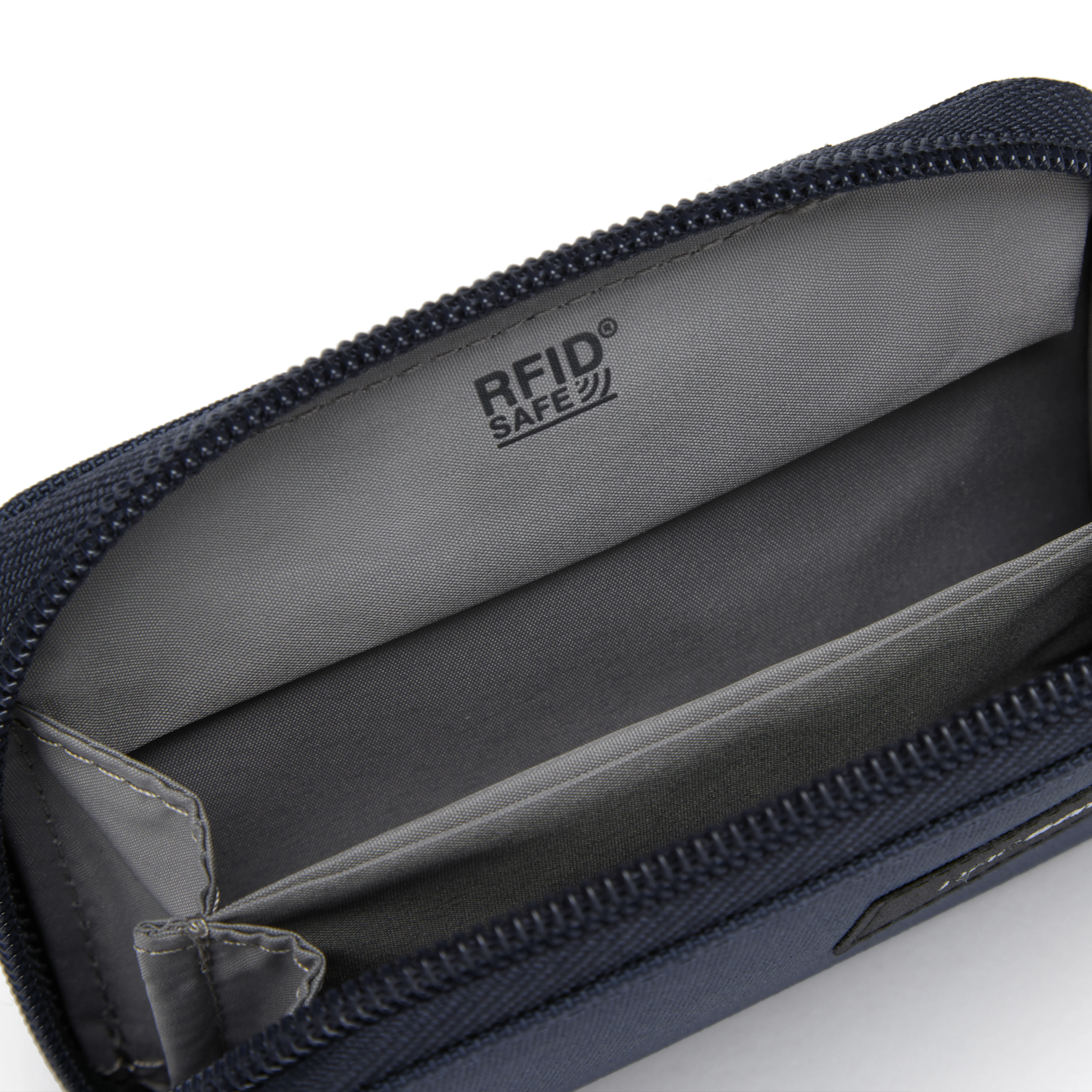 Pacsafe® RFIDsafe™ RFID blocking card wallet - Image 32