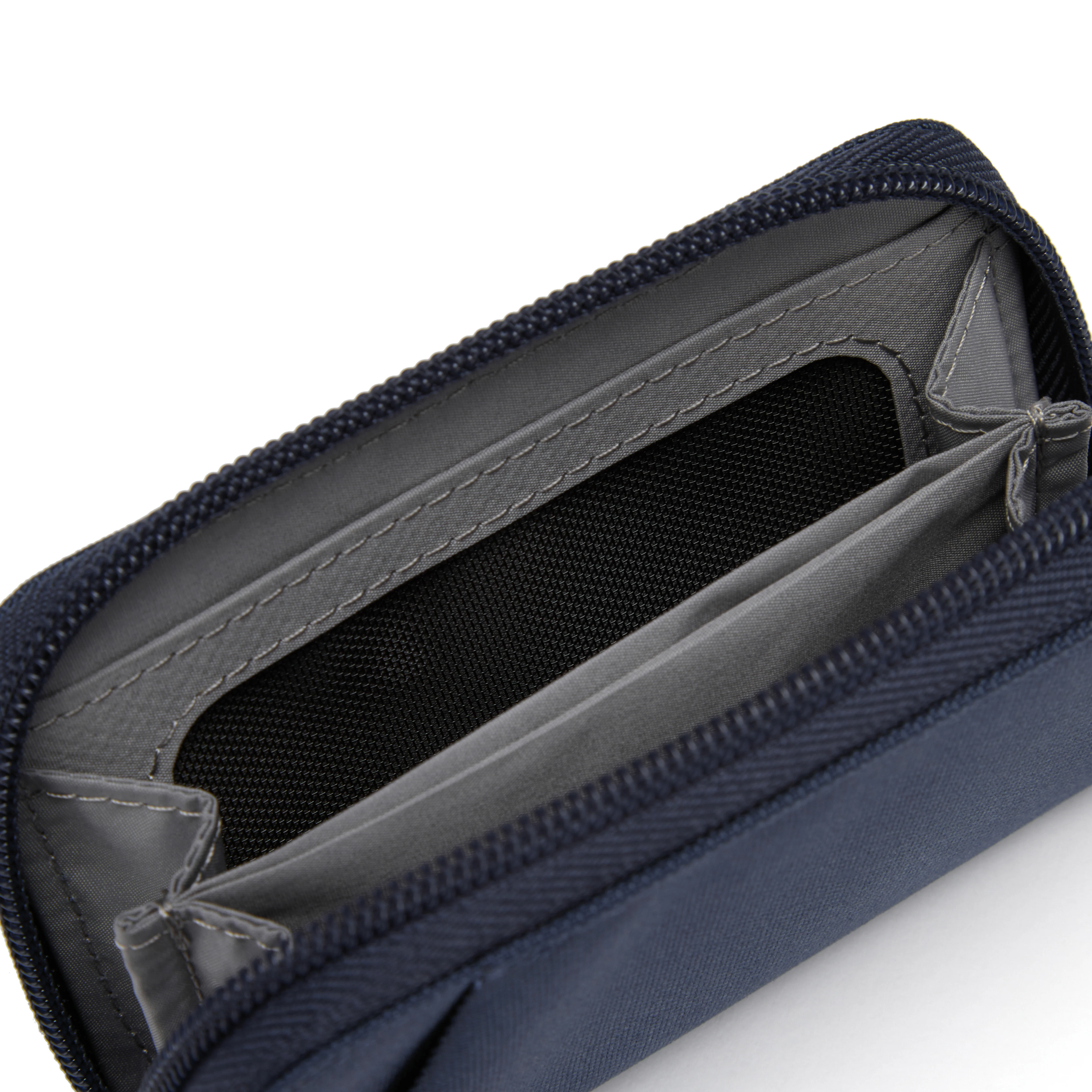 Pacsafe® RFIDsafe™ RFID blocking card wallet - Image 33
