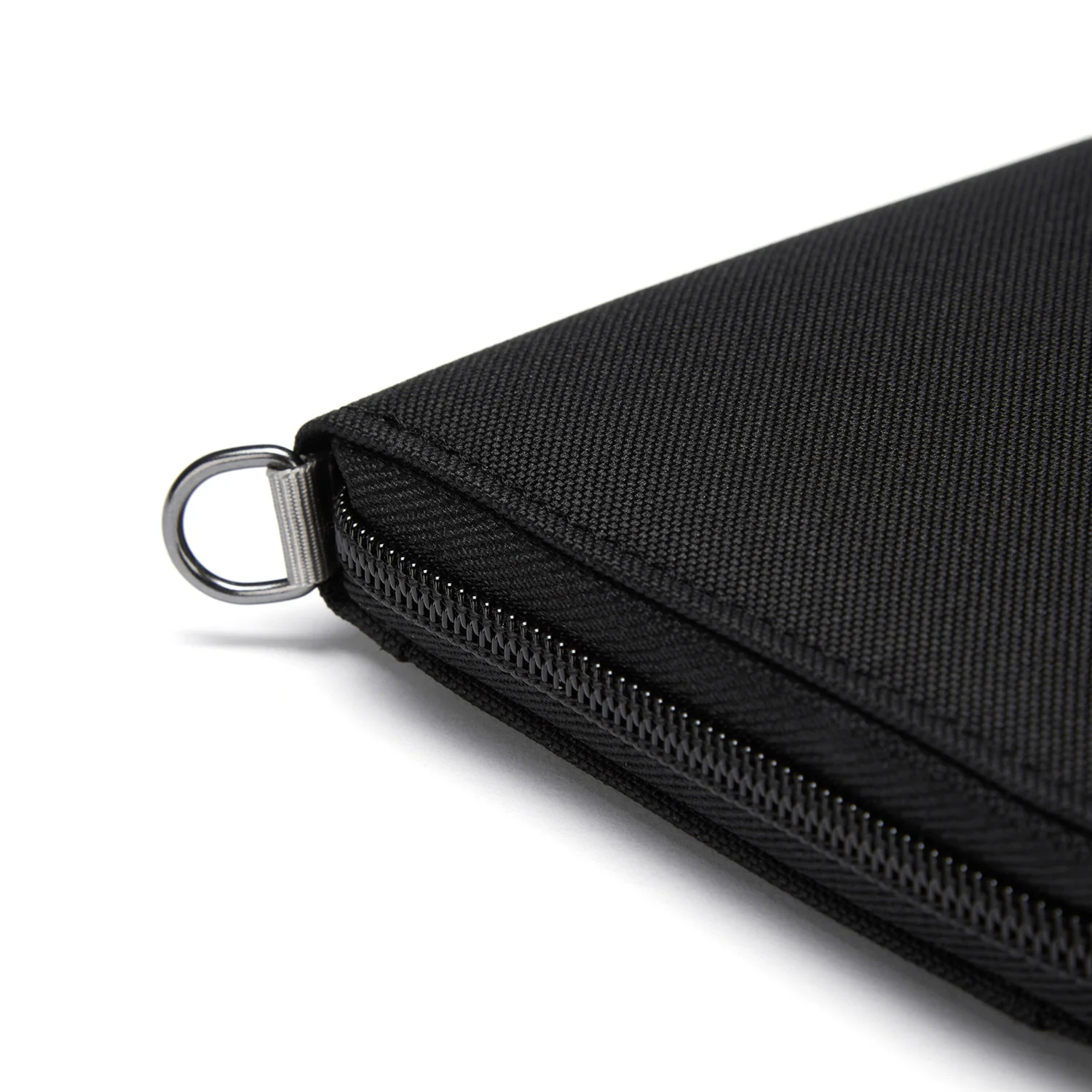 Pacsafe® RFIDsafe™ RFID blocking compact travel organizer - Image 14