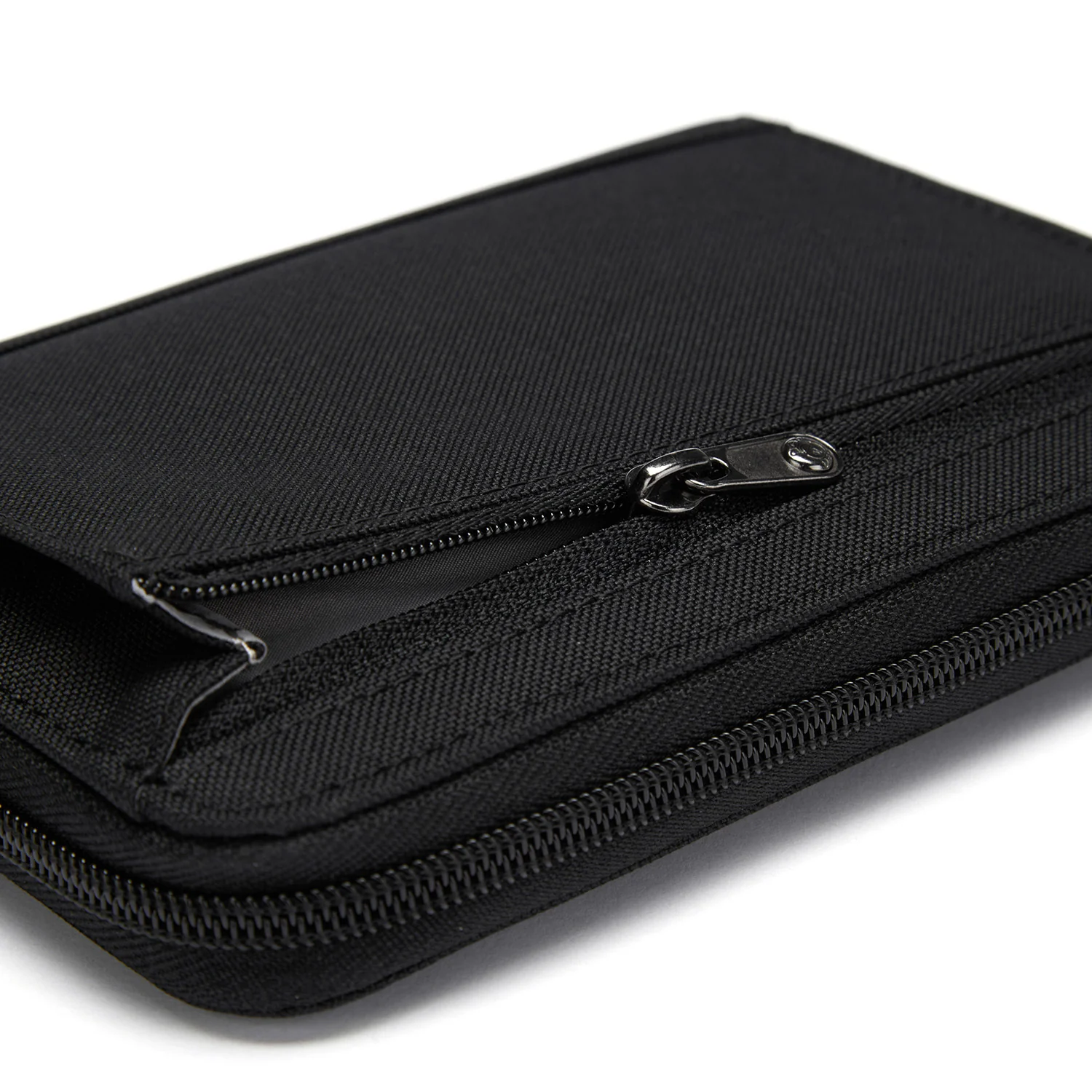 Pacsafe® RFIDsafe™ RFID blocking compact travel organizer - Image 16