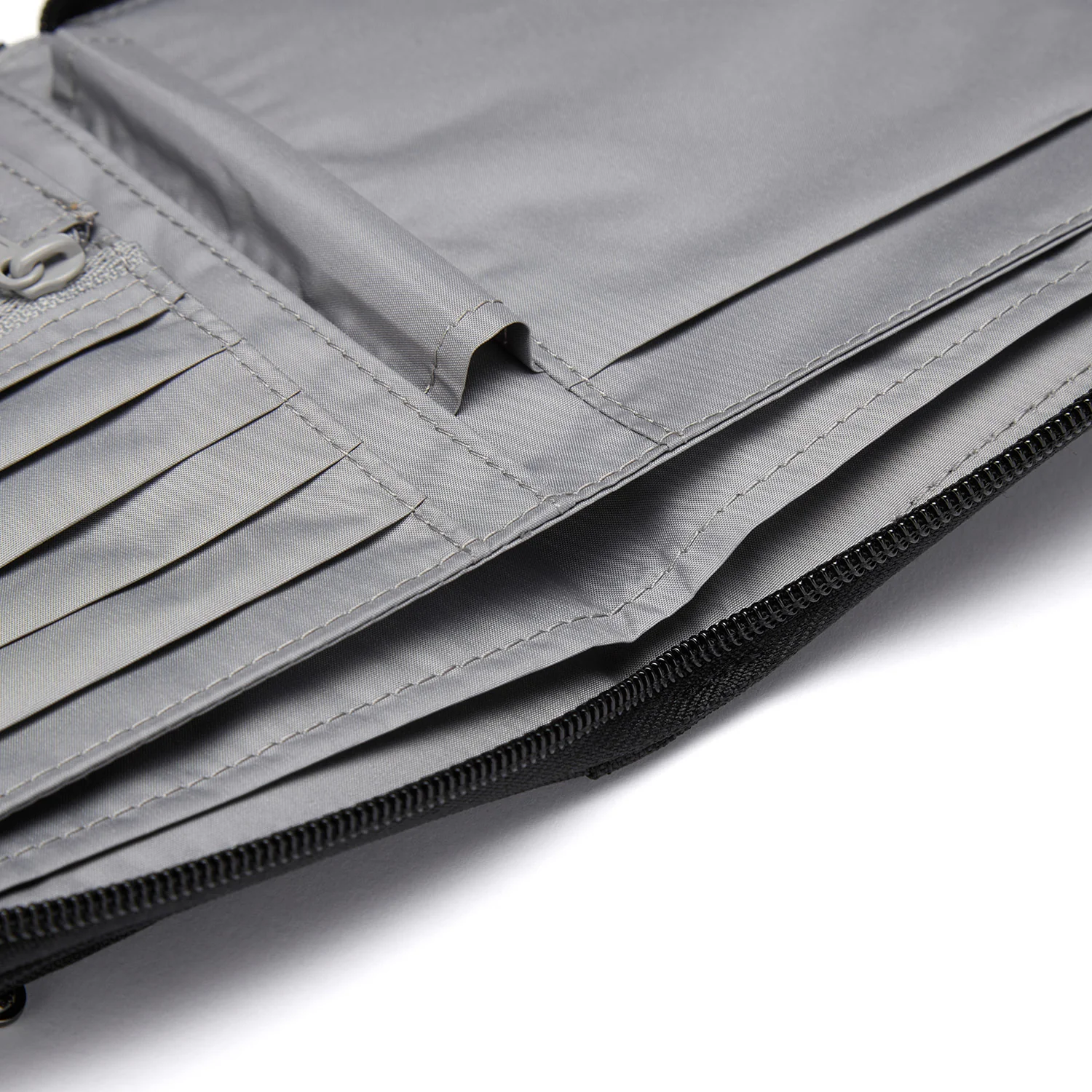 Pacsafe® RFIDsafe™ RFID blocking compact travel organizer - Image 17