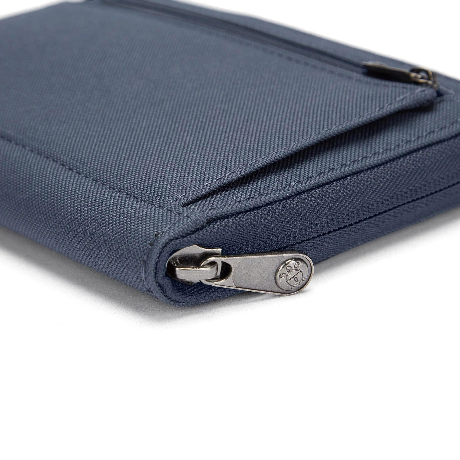 Pacsafe® RFIDsafe™ RFID blocking compact travel organizer - Image 22