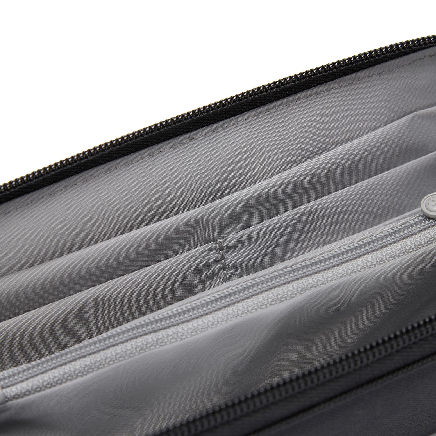 Pacsafe® RFIDsafe™ RFID blocking continental wallet - Image 23