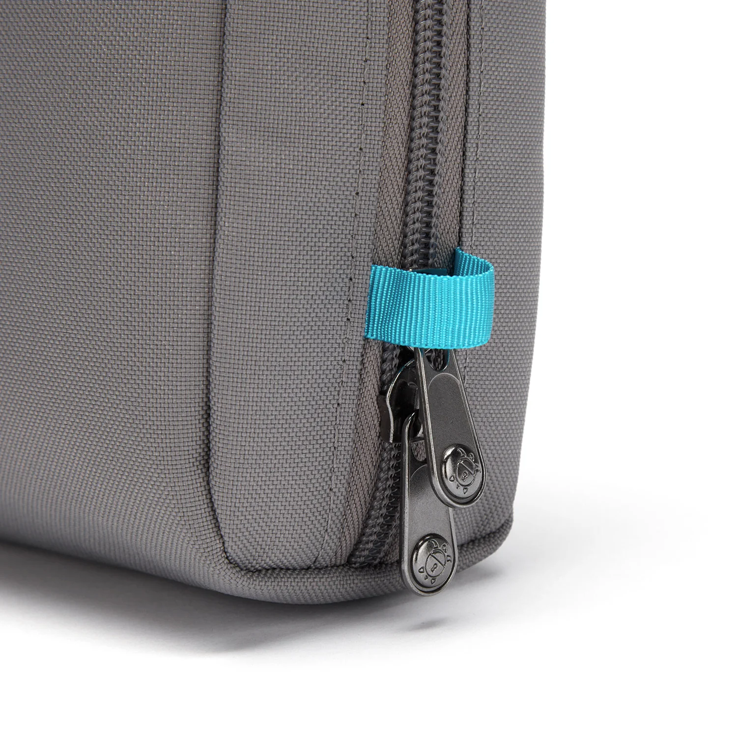 Pacsafe® RFIDsafe™ RFID blocking gear pouch - Image 12