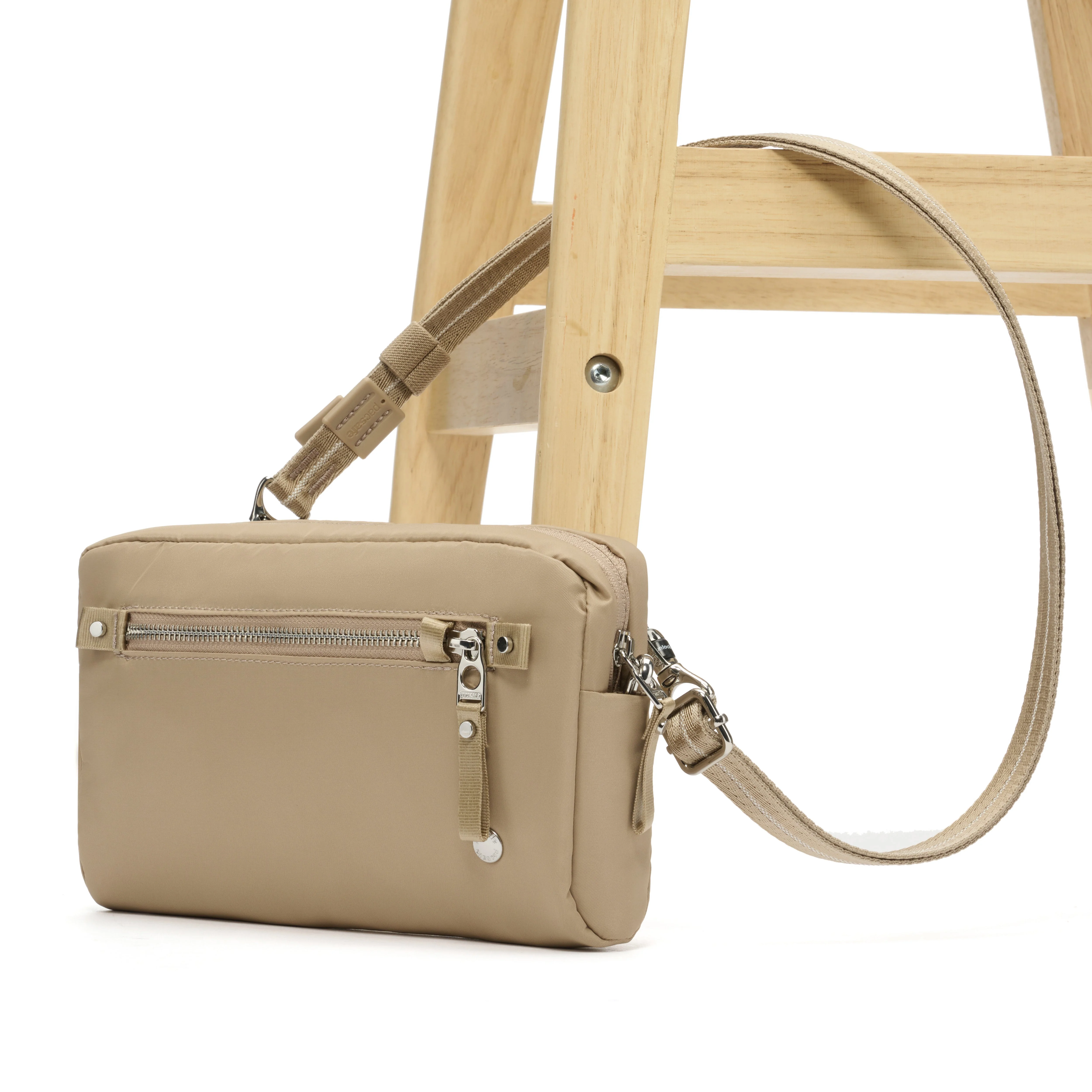 Pacsafe® W Anti-Theft 3-In-1 Sling - Image 19