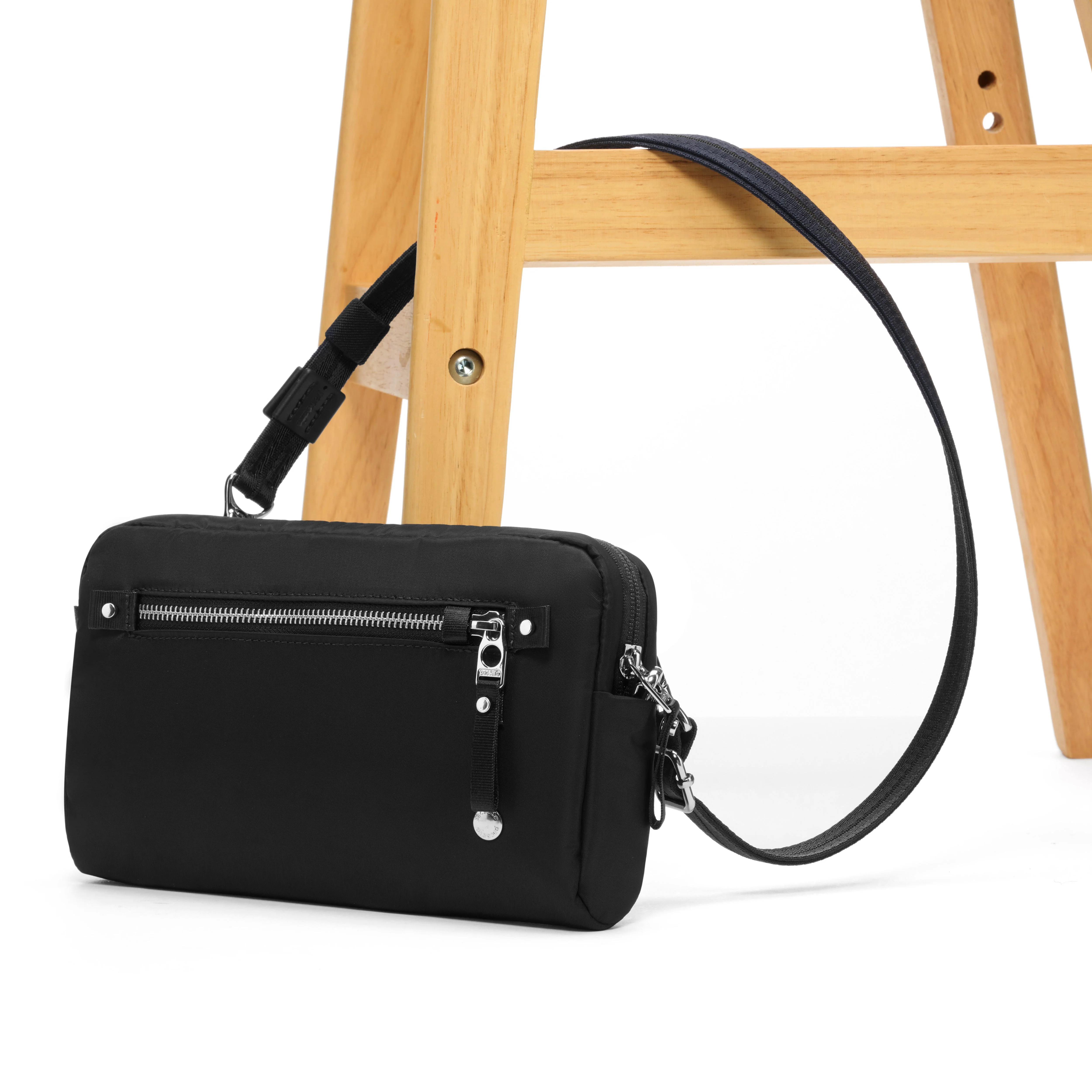 Pacsafe® W Anti-Theft 3-In-1 Sling - Image 29