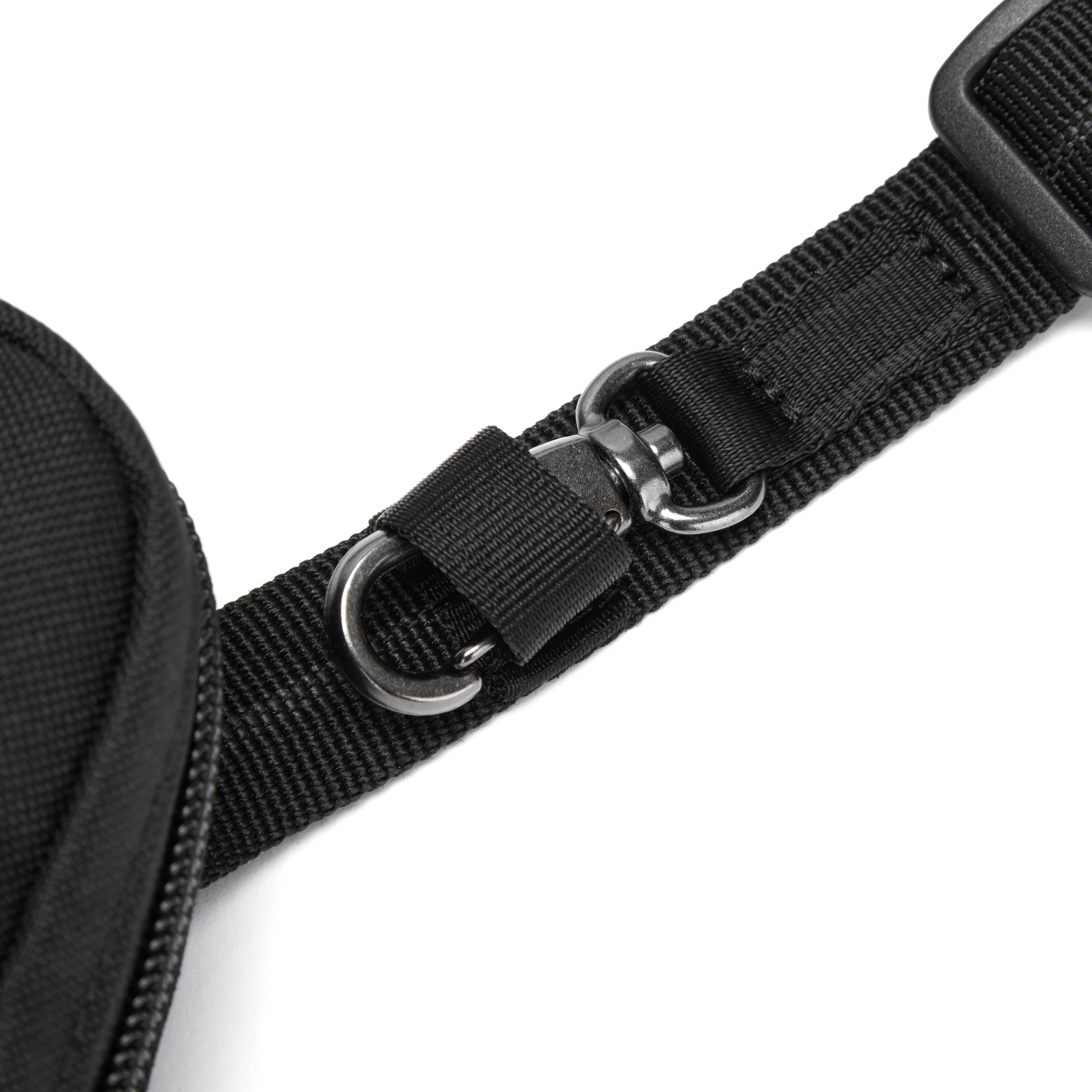 Pacsafe® RFIDsafe™ RFID blocking tech crossbody - Image 10