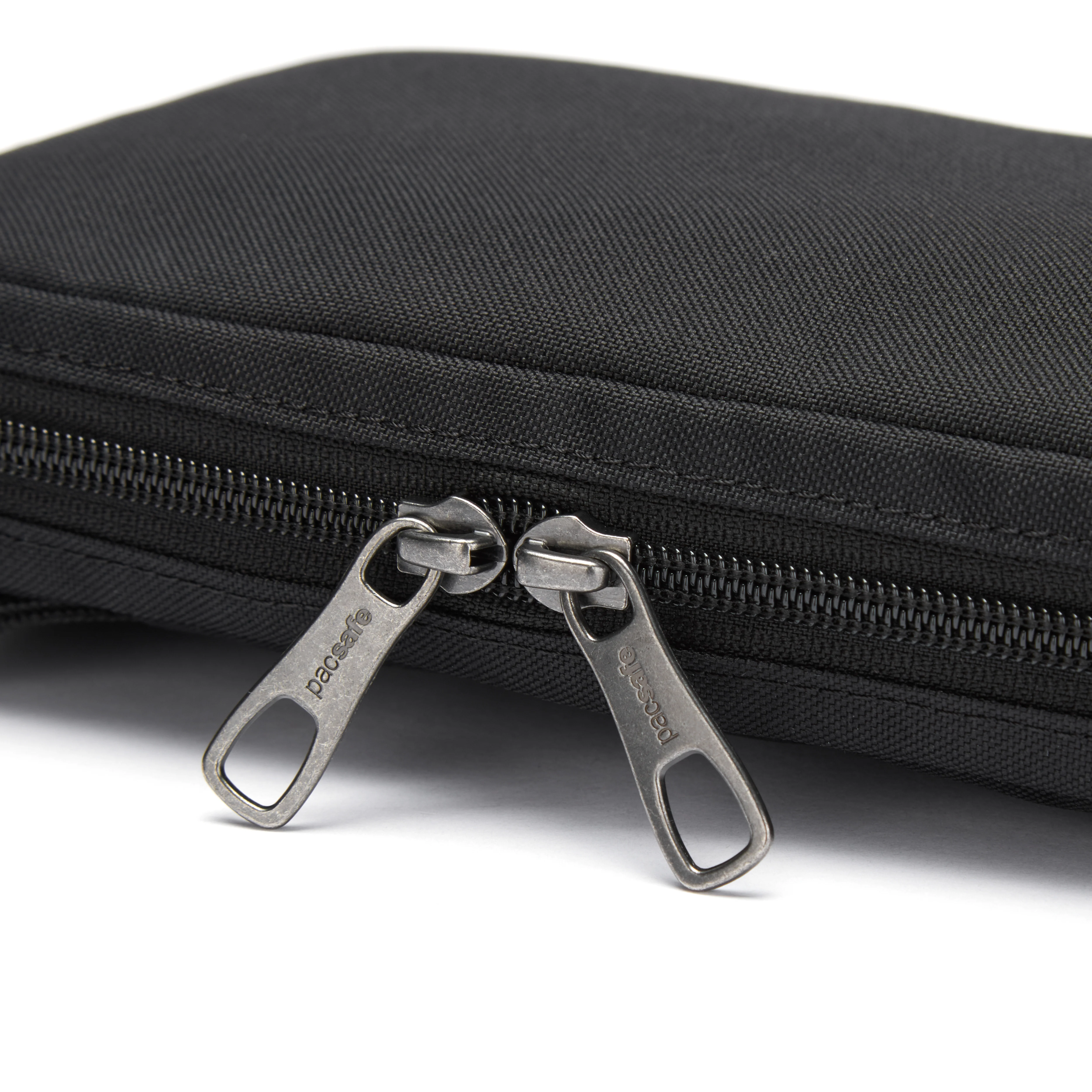 Pacsafe® RFIDsafe™ RFID blocking tech crossbody - Image 12