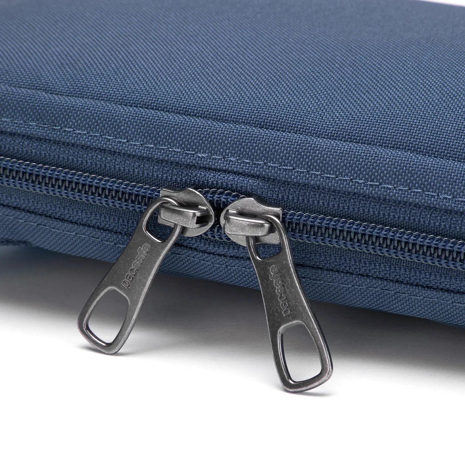 Pacsafe® RFIDsafe™ RFID blocking tech crossbody - Image 35